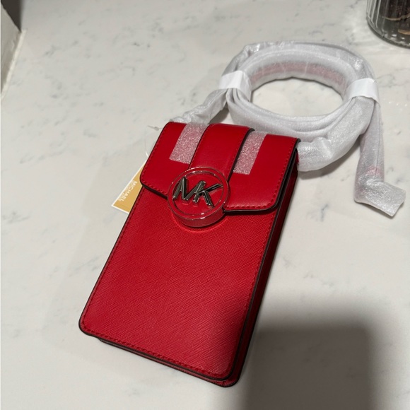 SOLD🤍MICHAEL KORS Carmen small phone holder crossbody bag ♥️ - Picture 7 of 12